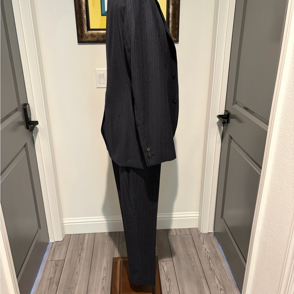Elegant Charcoal Grey Banana Republic Luxury Suit 100% Wool - Picture 2 of 9